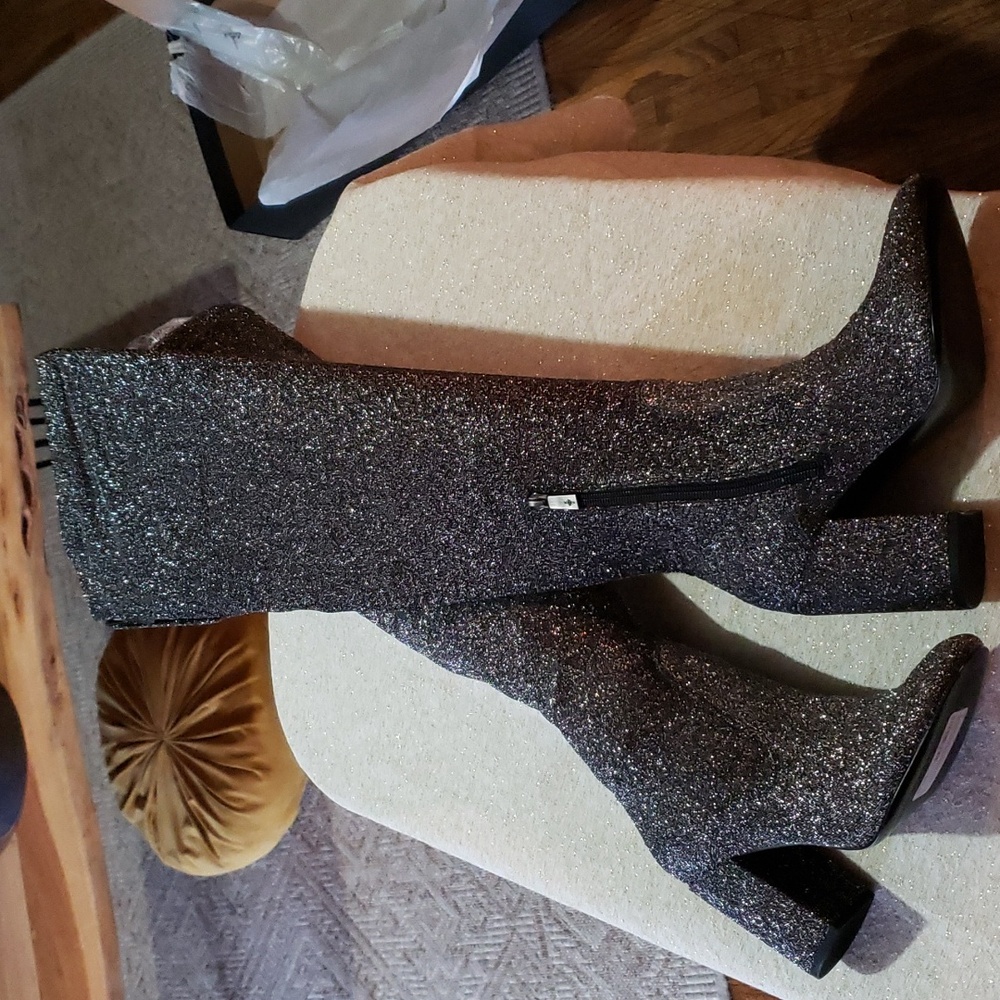 Boots - Picture 3 of 5